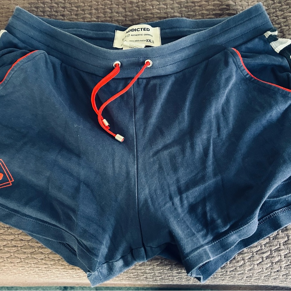 Men’s Blue and Camo Shorts w/red accents by Addicted. Spanish size 36-38 or S-XS